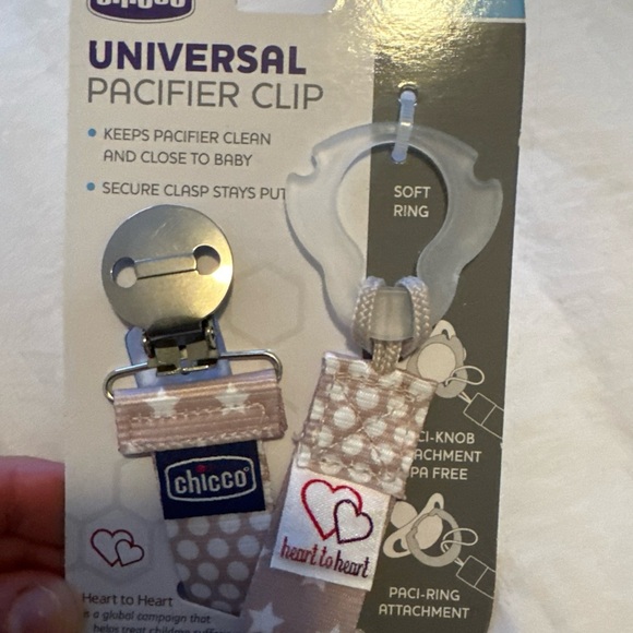 Chicco,Universal  Pacifier Clip Adaptable Universal Sucker - Picture 7 of 8
